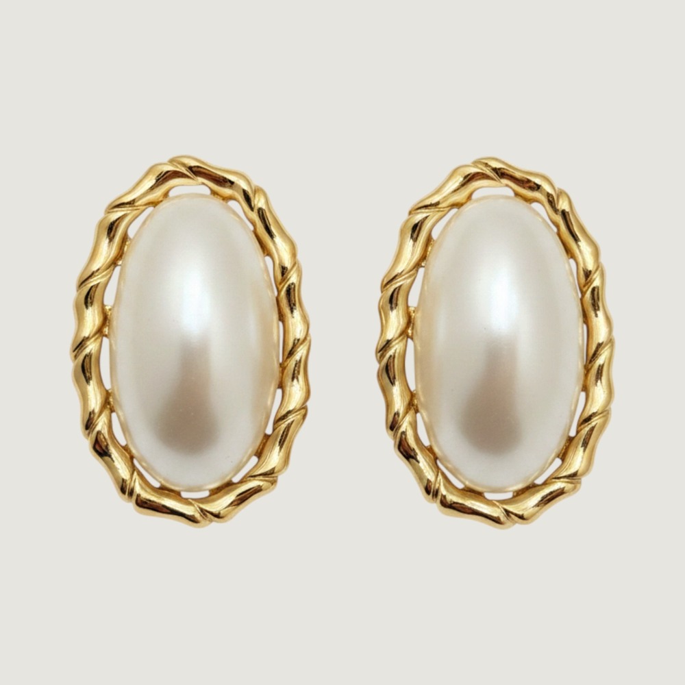 Vintage Chunky Faux Pearl Clip On Earrings Gold Tone Oval Old Money 80s Glamour
